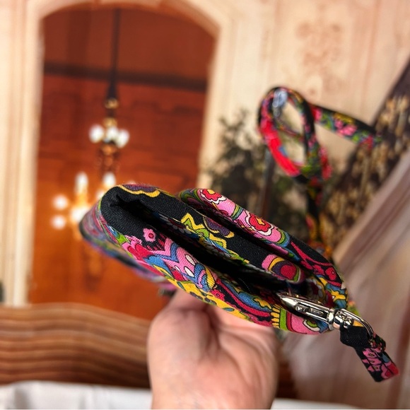 Vera Bradley Symphony in Hue Hot Pink Paisley Wallet with Daisy internal Print - Picture 7 of 17